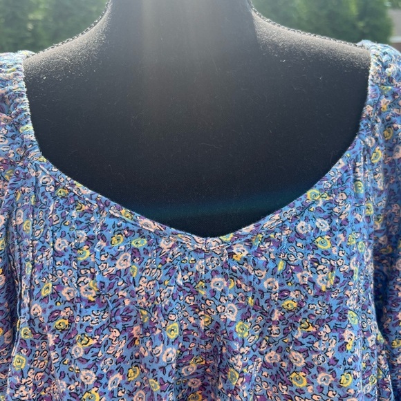 New- Universal Threads Women’s Top - Picture 3 of 9